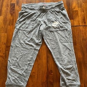 Gray Nike gym vintage crop pant size Small.